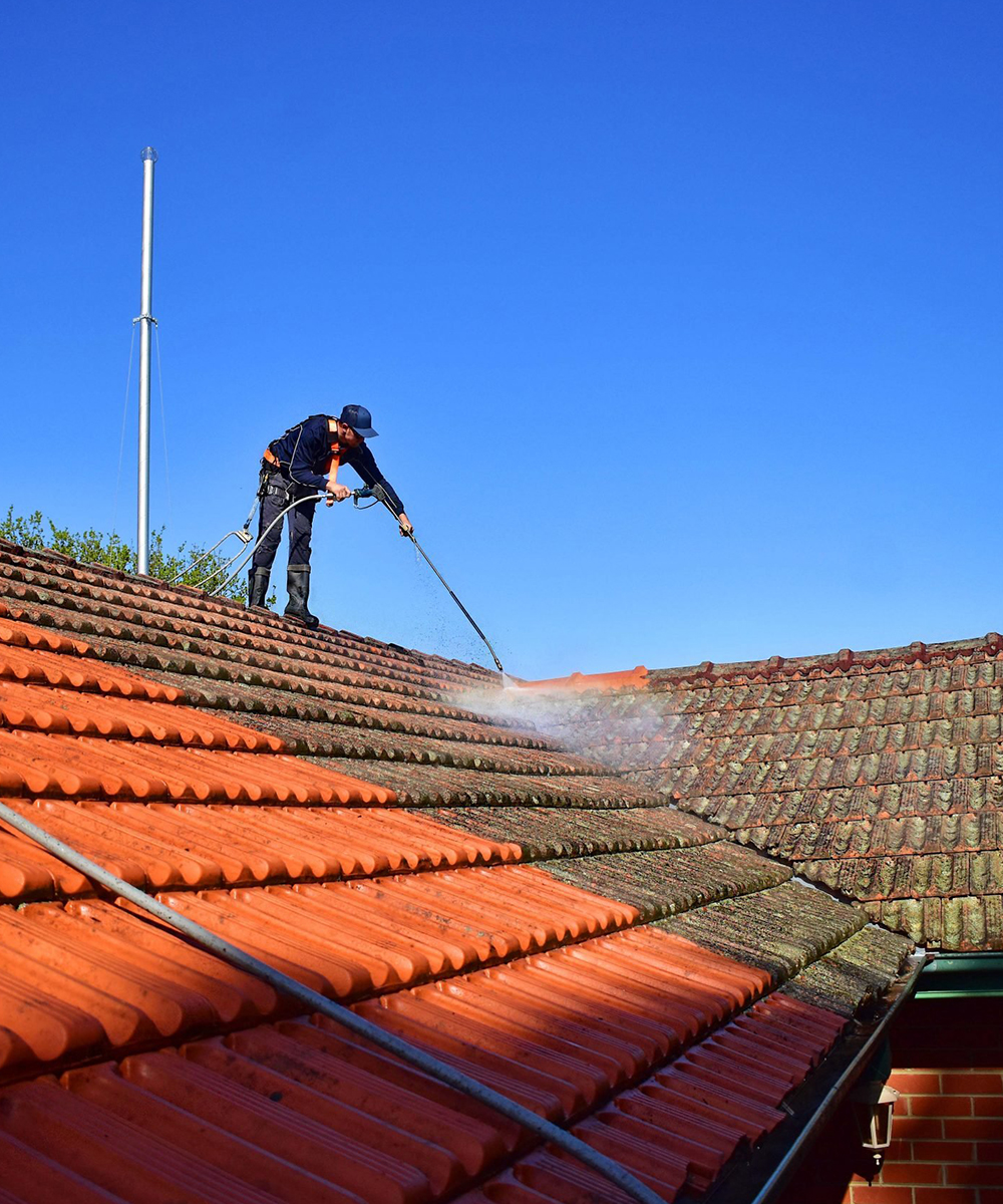 Nettoyage de couverture en tuiles, ardoises et zinc à Bezons (95870) dans le Val d'Oise (95)